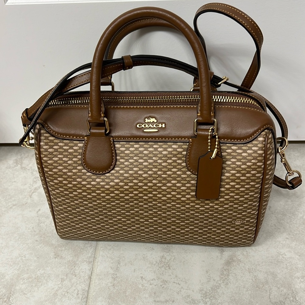 Lightly used Coach satchel bag Great condition.